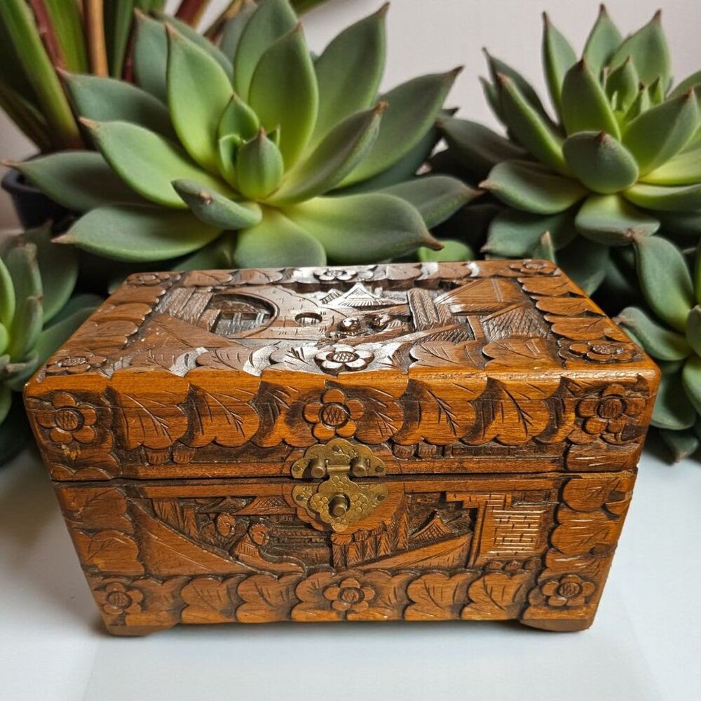 Vintage Intricate Carved Asian Decorative Dresser Jewelry Box Scenic Masculine